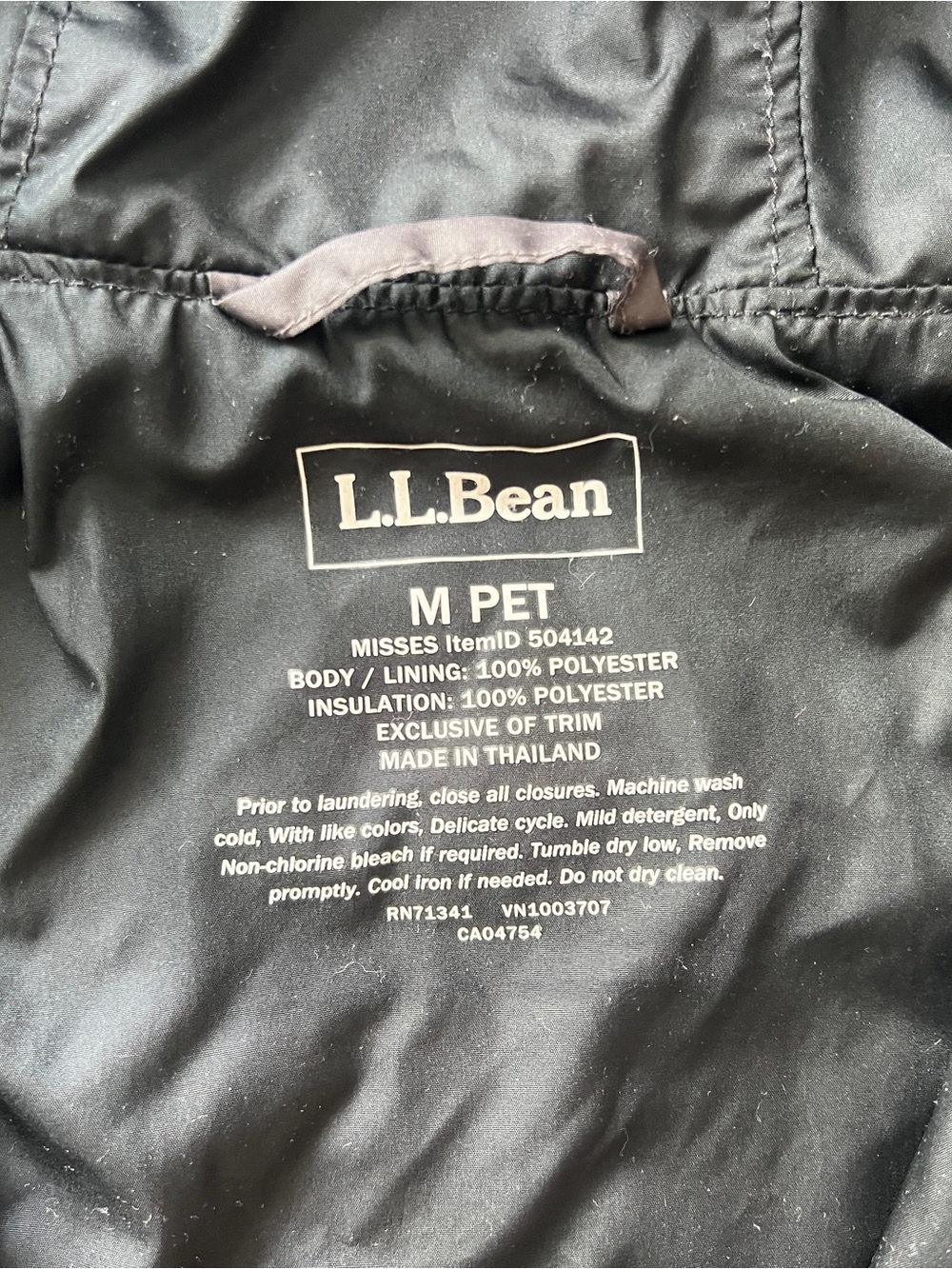L.L. Bean Women’s Size M 1/2 Zip Quilted Hoodie Katahdin Jacket in Black - Picture 4 of 11